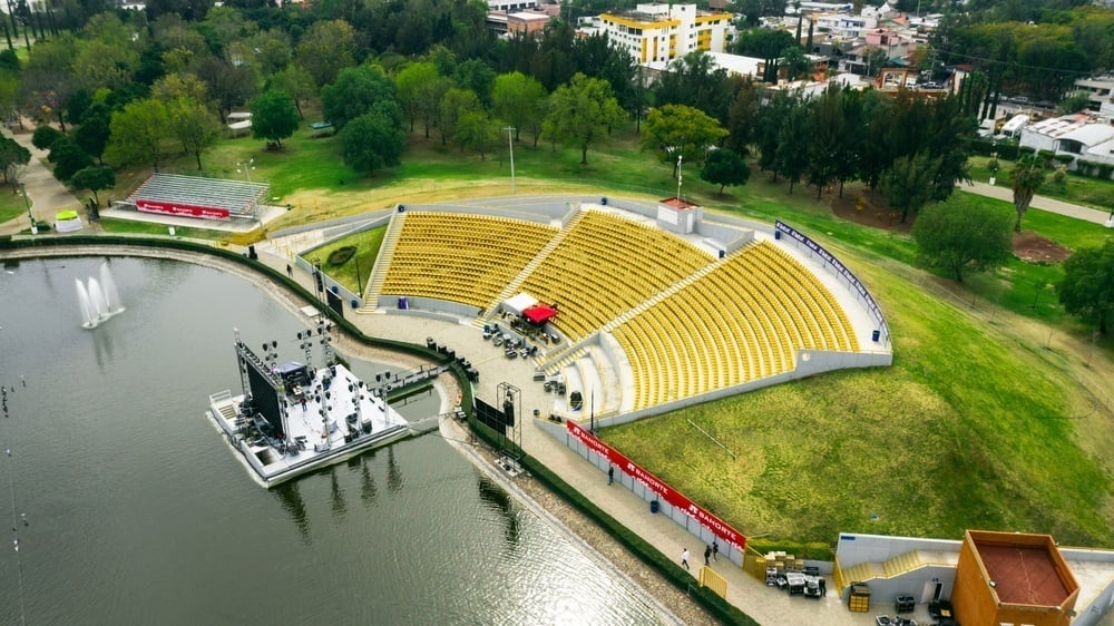 Aerial shot of the Foro del Lago amphitheatre inside the Explora Park