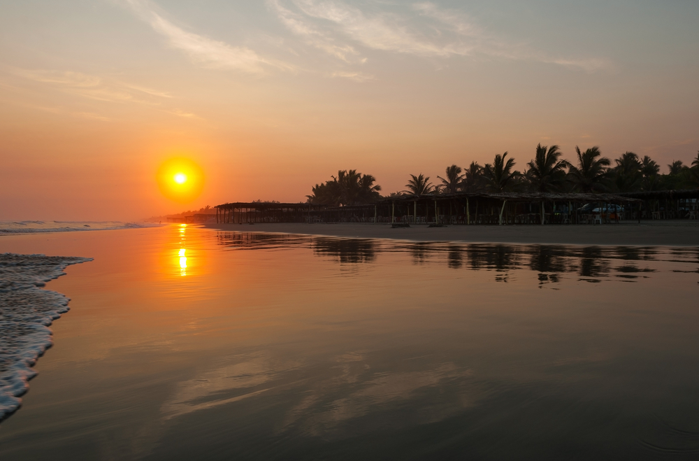 Atardecer frente al mar en Puerto Vallarta.