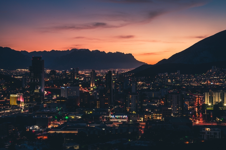 Vista de la Ciudad de Monterrey al atardecer