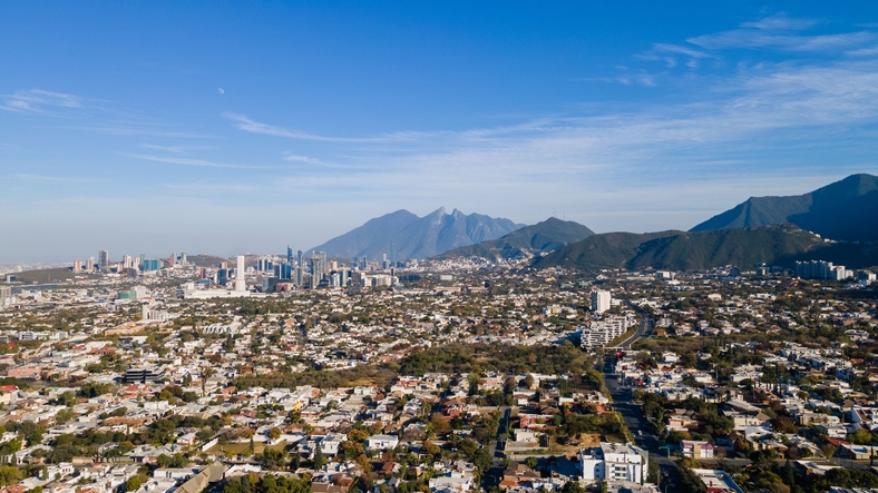 Vista panorámica de la ciudad de Monterrey y el Cerro de la Silla.