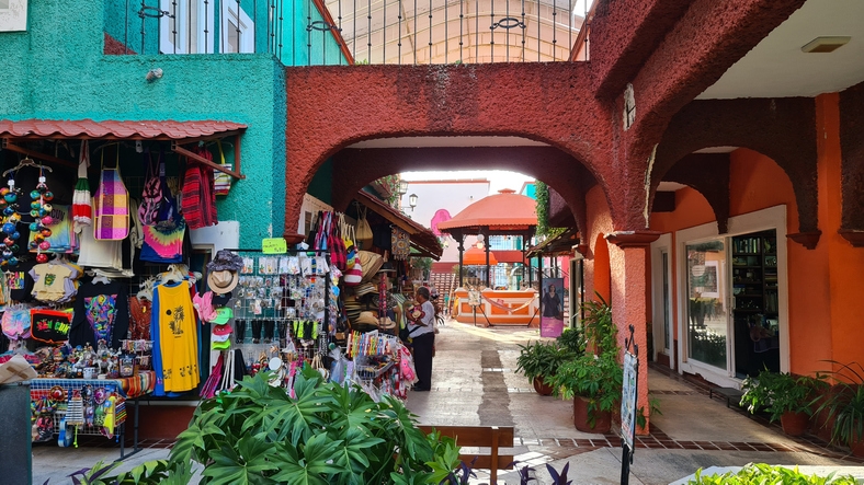Plaza Bonita in Mercado 28 in Cancún center