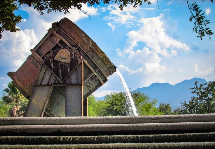 Side view of famous fountain at Fundidora Park.