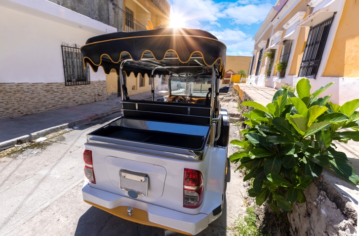Tourist car ready to drive through the streets of Mazatlán’s historic district.