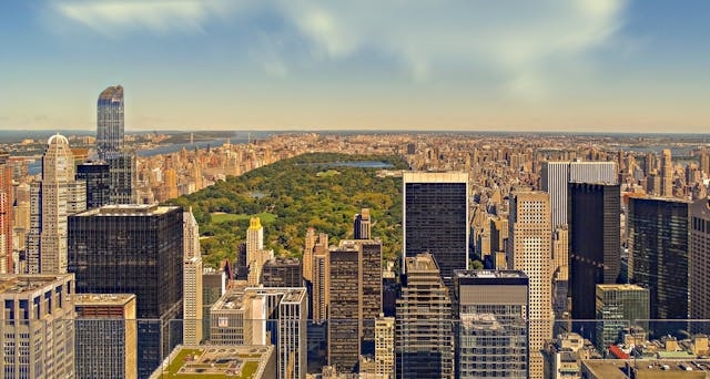 Vista panorámica de Central Park y rascacielos de Nueva York desde lo alto