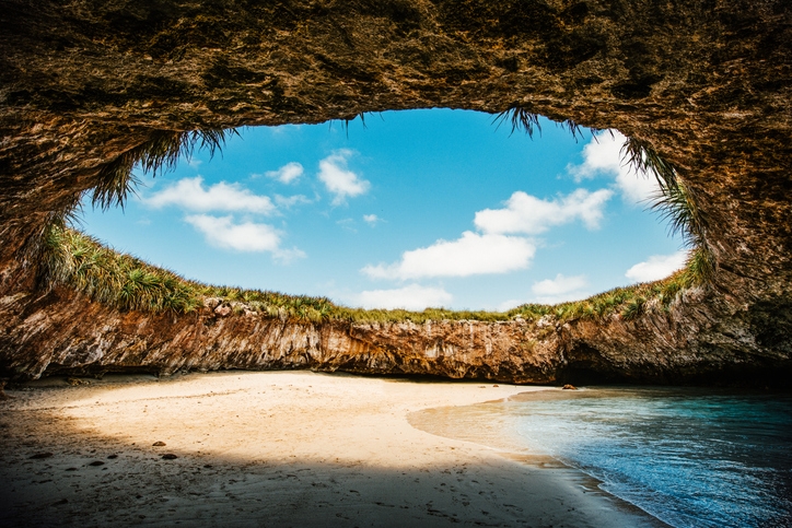 Playa escondida en Islas Marietas, Puerto Vallarta.